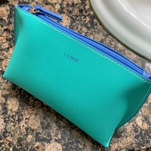 NWOT La Mer Zippered cosmetic bag